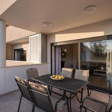 Mato 1 Апартаменты Задар